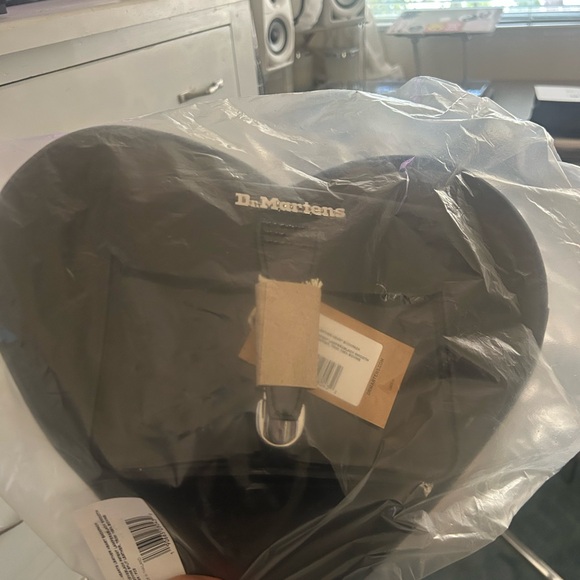 Black Heart-Shaped Kiev Crossbody/Backpack Bag - Picture 6 of 6